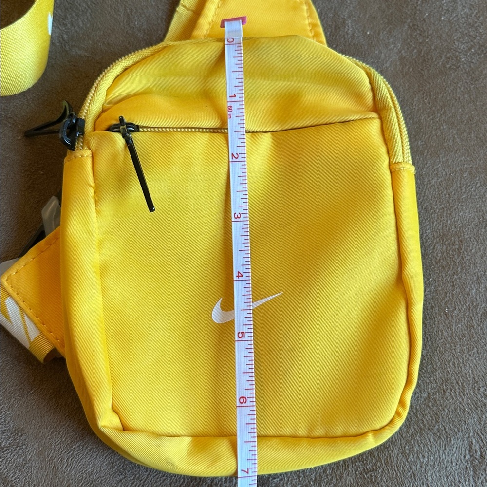Nike Sportswear Essentials Crossbody Bag, Yellow - Picture 13 of 14